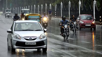Weather in UP: प्री-मानसूनी बारिश में मौसम खुशगवार, सोनभद्र के करीब ठिठकी मानसून एक्सप्रेस; आज आंधी का अलर्ट UP Weather Forecast Today Pre-monsoon rain in most districts of UP Monsoon may enter Uttar Pradesh anytime