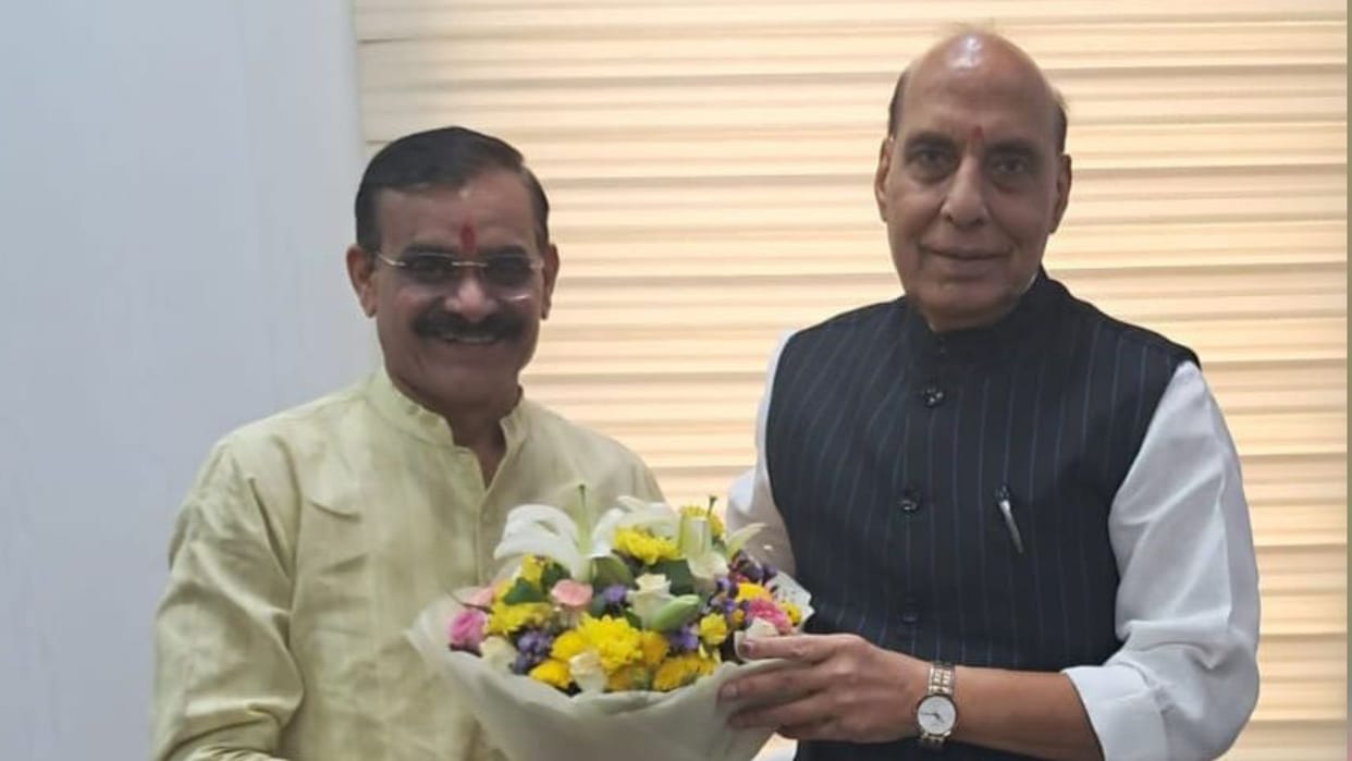 MP News: Sainik School will open in Khajuraho! VD Sharma met Union Defense Minister Rajnath and demanded openi
