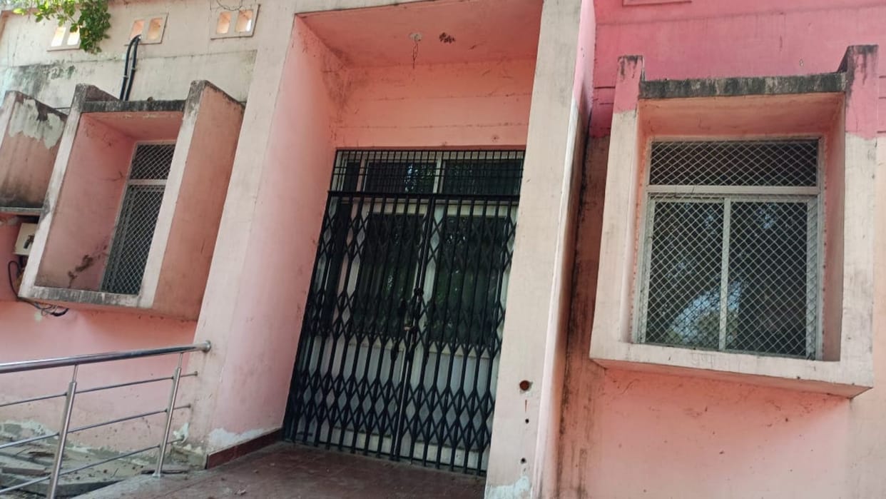Varanasi District Hospital MRI building constructed at cost of 96.81 lakhs locked for five years
