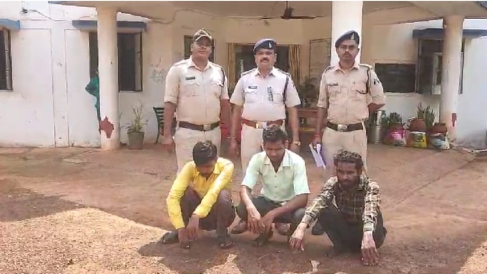 14 people cheated by showing fear of ghosts in Dhamtari
