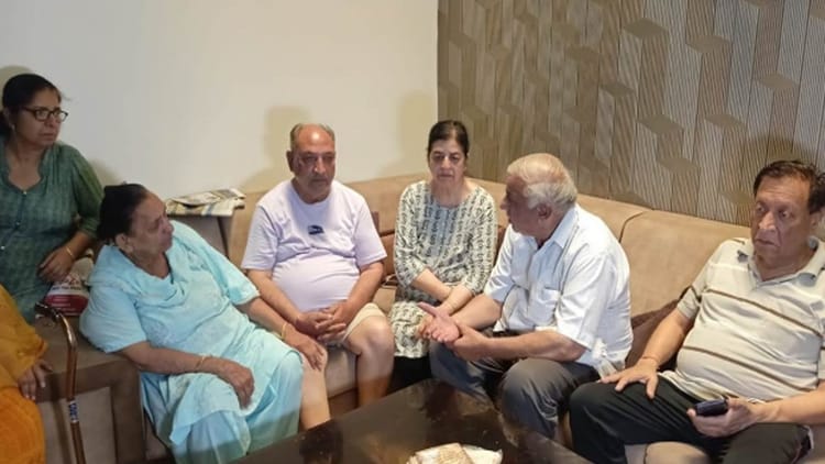 Elderly Couple Hostage And Looting Rs One Crore Cash Three Kg Gold Jewelery In Amritsar – Amar Ujala Hindi News Live