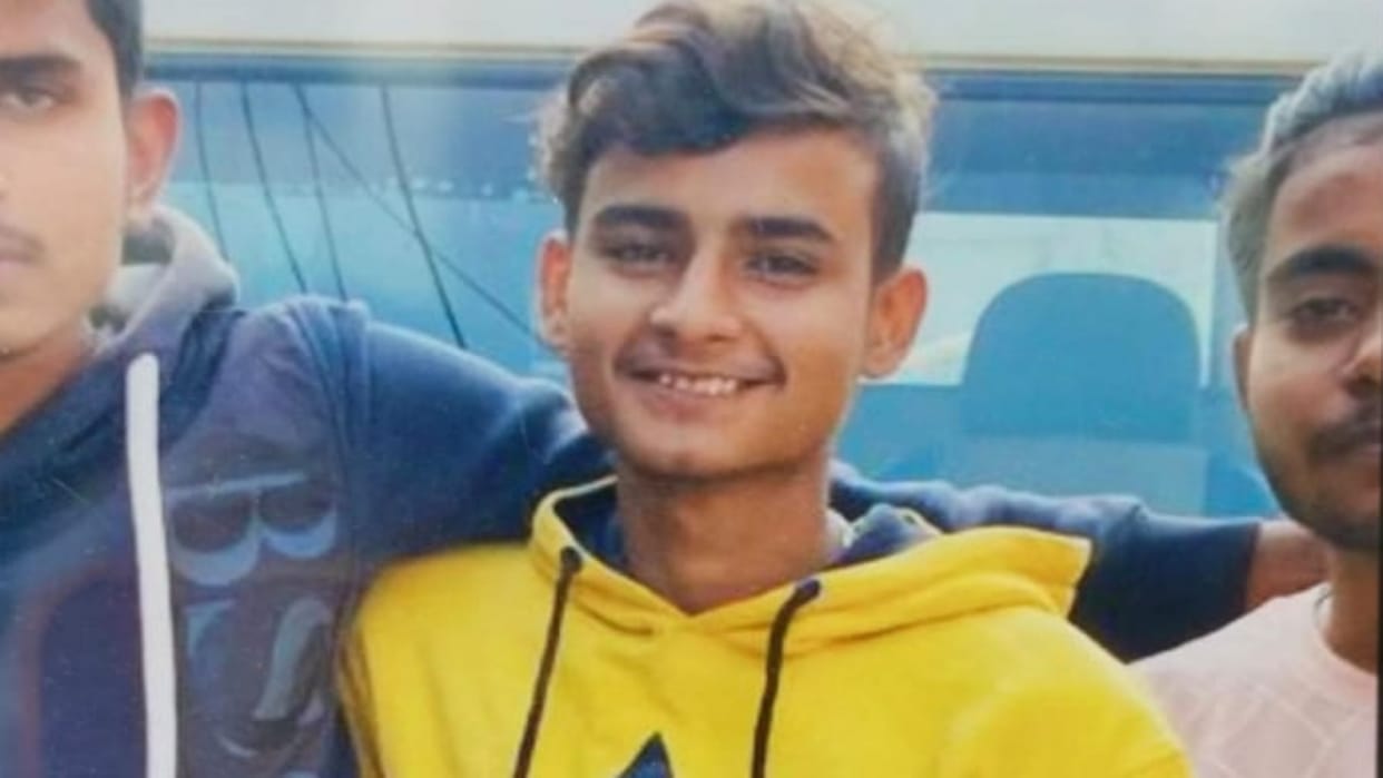 Bhagalpur News: Son commits suicide after father scolds him for using mobile phone