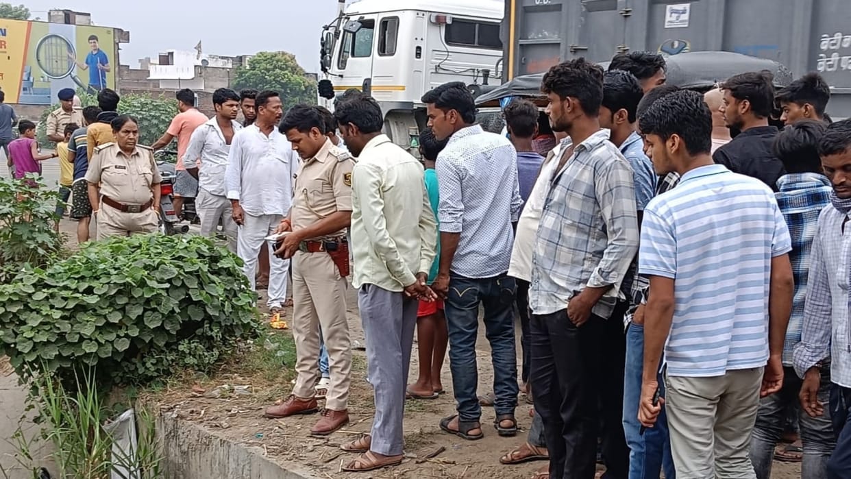 Bihar News: body of an unknown youth was found in a bush near bridge in Gopalganj