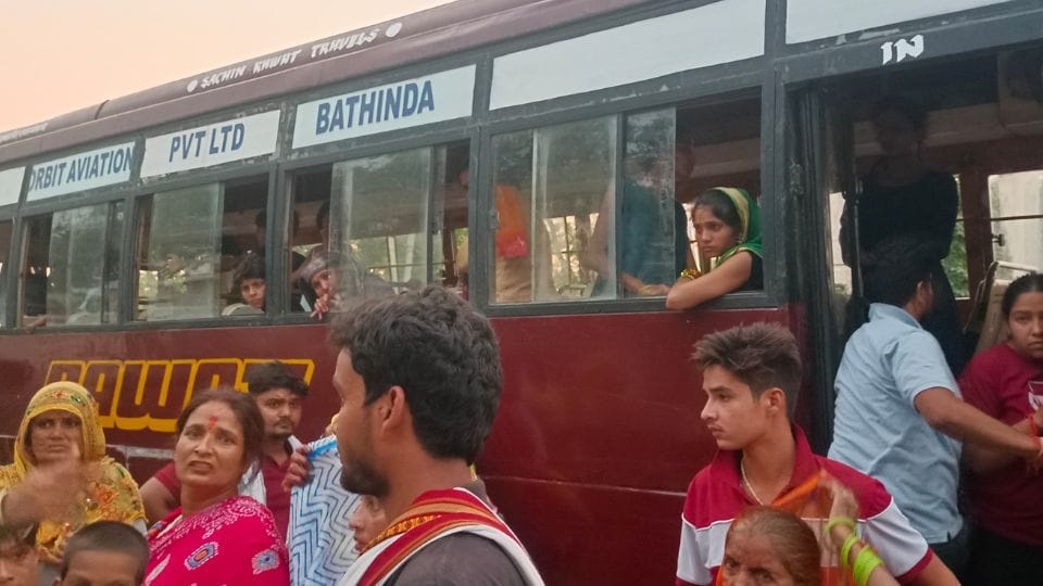 son in law along with villagers attacked 40 people traveling in bus Hurt by beating in Bulandshahr