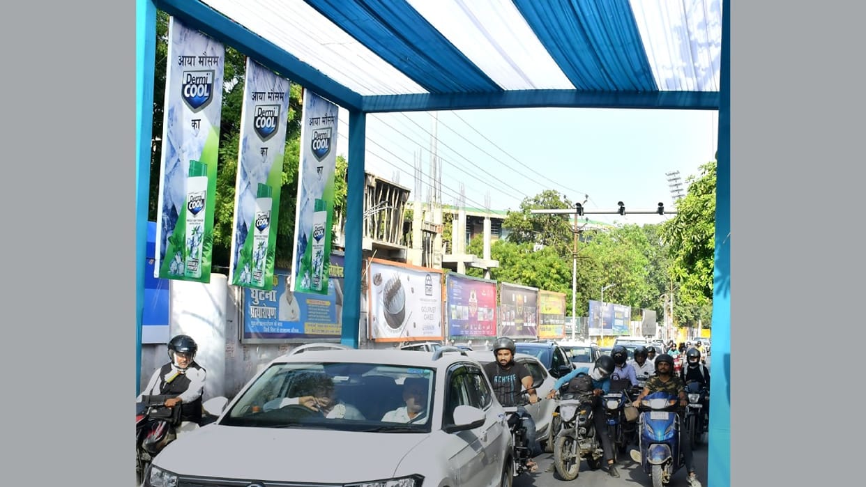 Dermicool provided overhead traffic signal shades to two-wheeler drivers to get relief from the heat