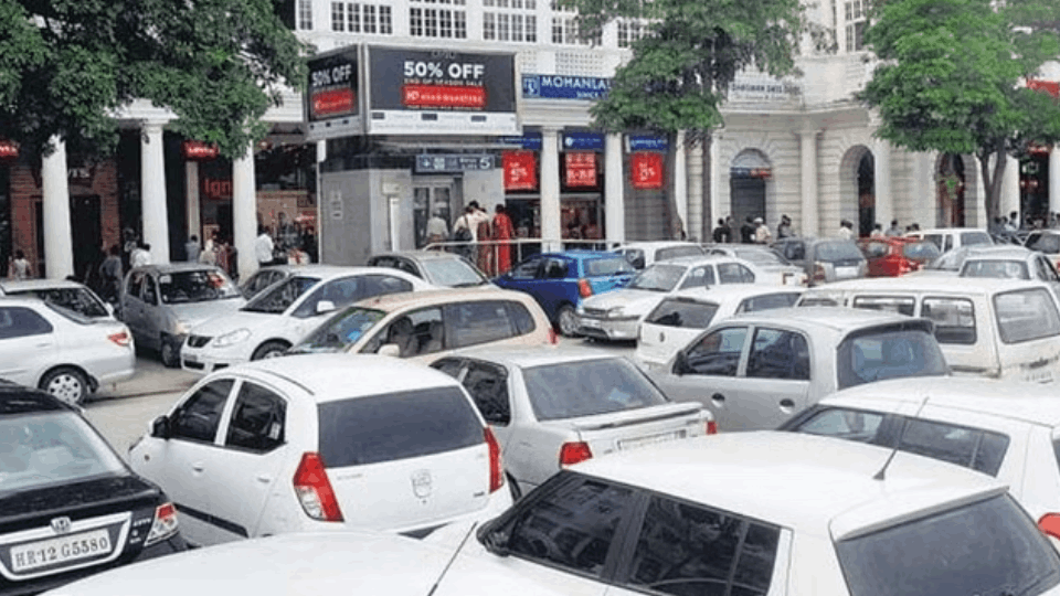 Challan will be issued for vehicles parked within 50 meters of bus stop in Delhi