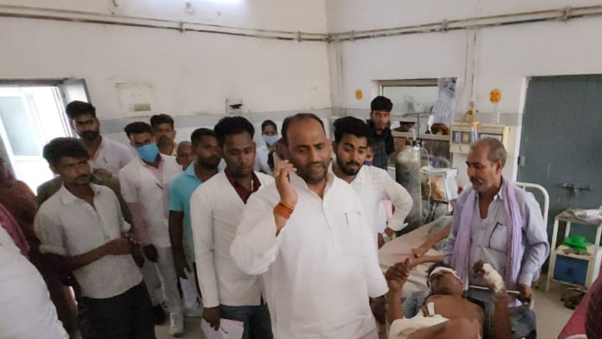Chandauli District Hospital patient groaning on stretcher for 14 hours