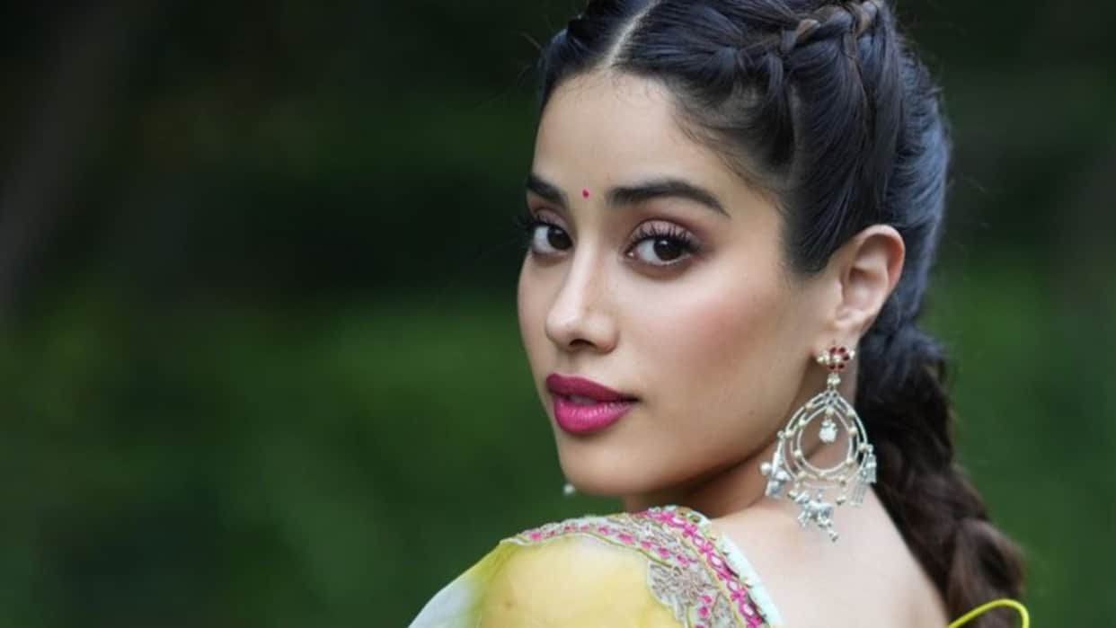 ulajh Actor janhvi kapoor revealed she used to breakup with BF every Month due to mood swings during PMS