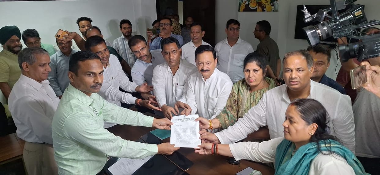 Uttarakhand By Elections Congress complained for Bjp to Election Commission about violation of code of conduct