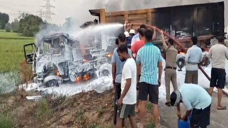 Dumper driver Ravi Kumar dies by burning alive in kashipur