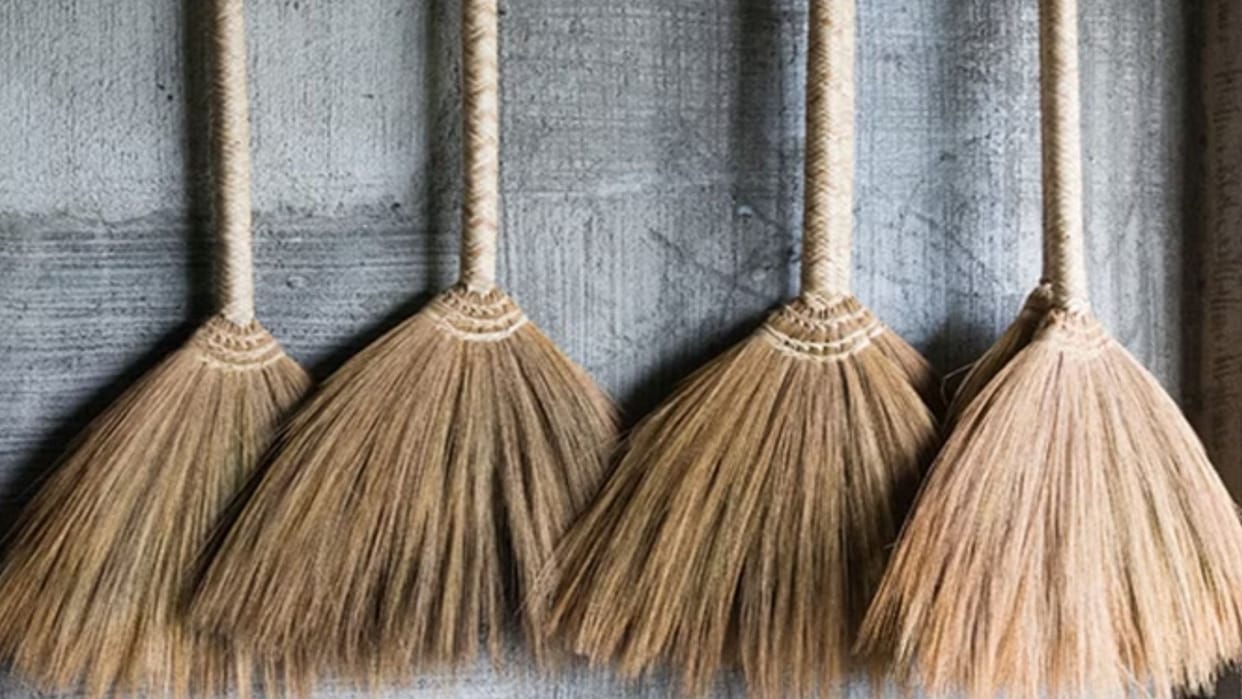 vastu tips broom remedies for wealth and money ghar me jhadu kab lagana chahiye in hindi