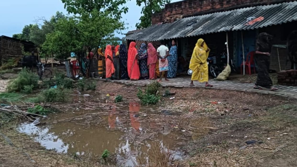Two killed by lightning in mirzapur Five people scorched cattle also died
