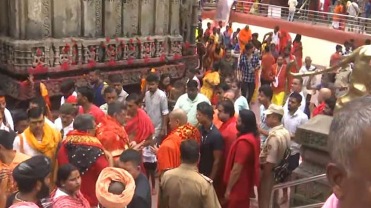 Assam: Kamakhya temple doors opened after four days, crowd of devotees gathered for darshan