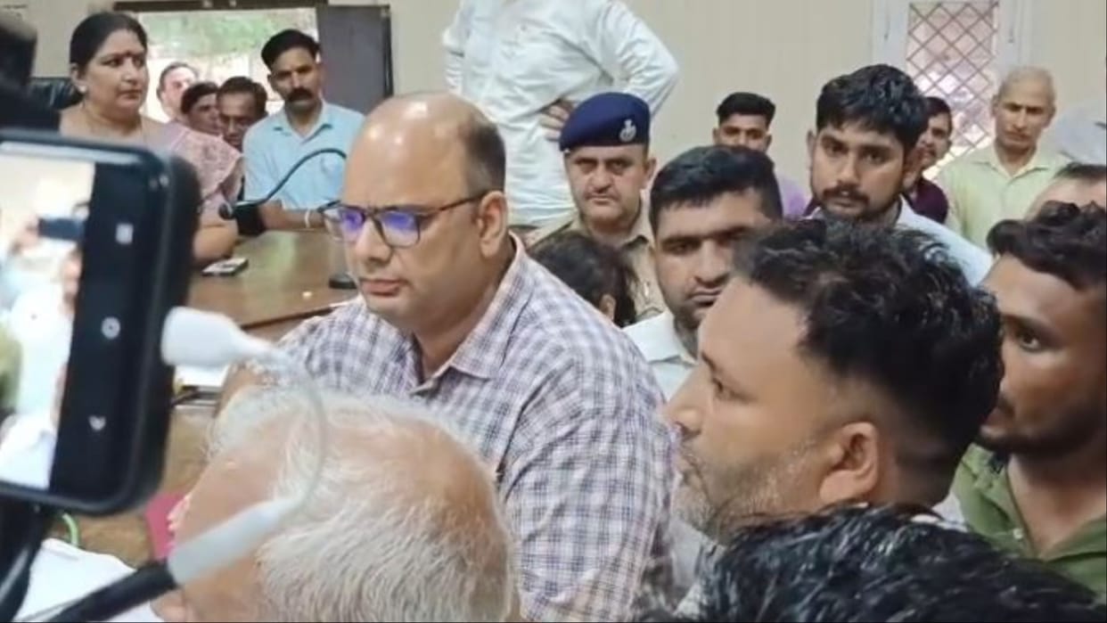 Karnal: Gharaunda Tehsildar apologized to Sarpanch, accused of indecency