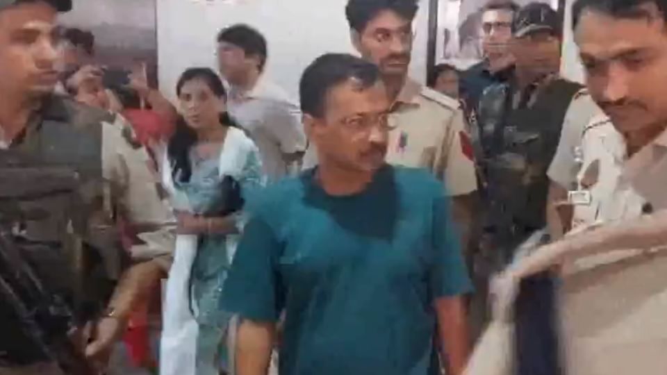 कोर्ट में सीएम अरविंद केजरीवाल
