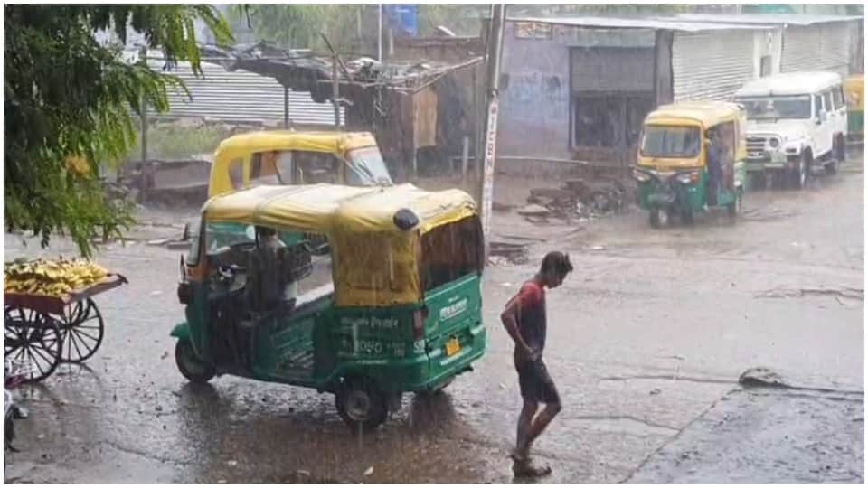 करौली में मानसून की पहली बारिश।