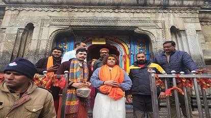 Singer Sonu Nigam arrived to visit Kedarnath Dham