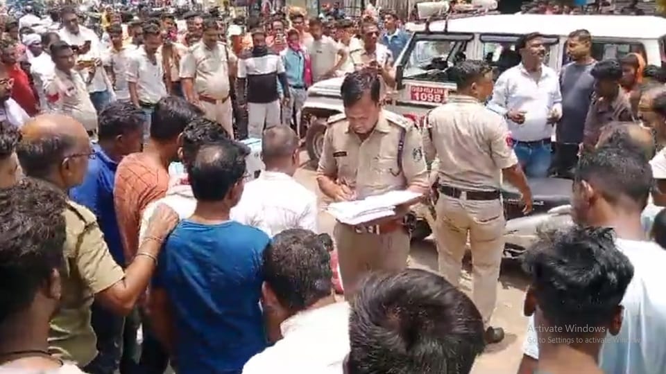 मौके पर पहुंची पुलिस जांच में जुटी