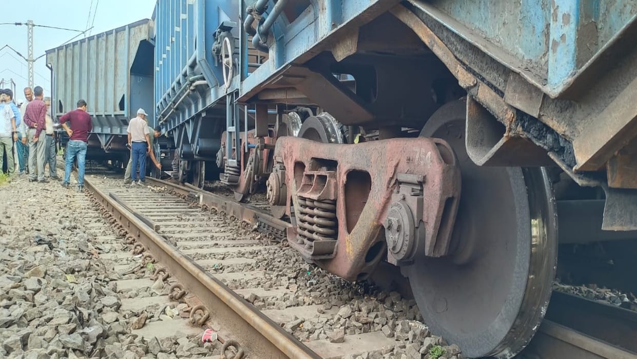 Three coaches of goods train derailed on Niranjan railway bridge, operations disrupted on Delhi-Howrah route.