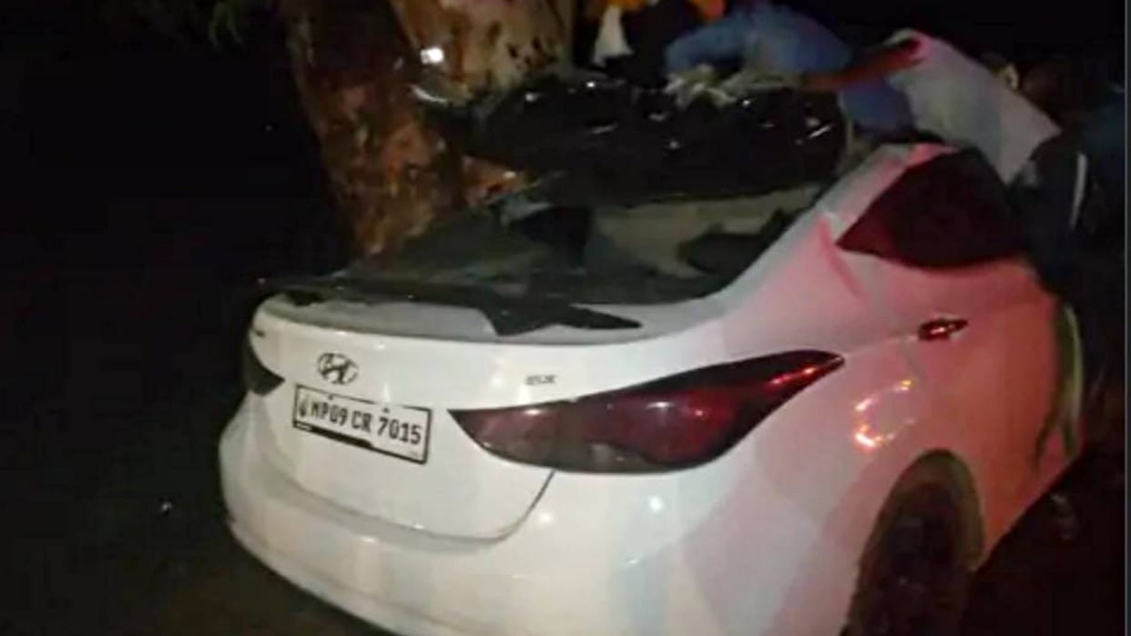 Sehore speeding car rammed into milk tanker from behind three people died on spot