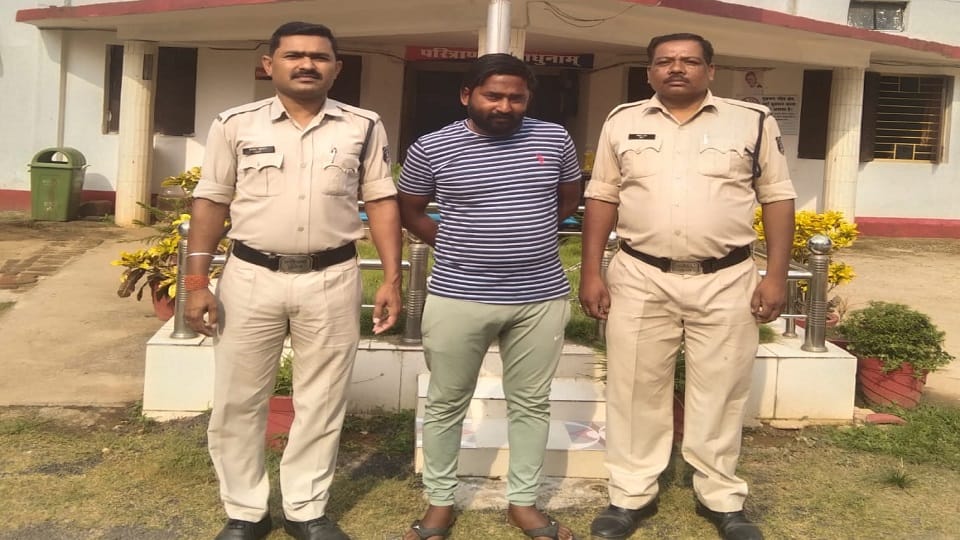 fraudster who duped people of more than 87 lakh rupees has been arrested in Jashpur