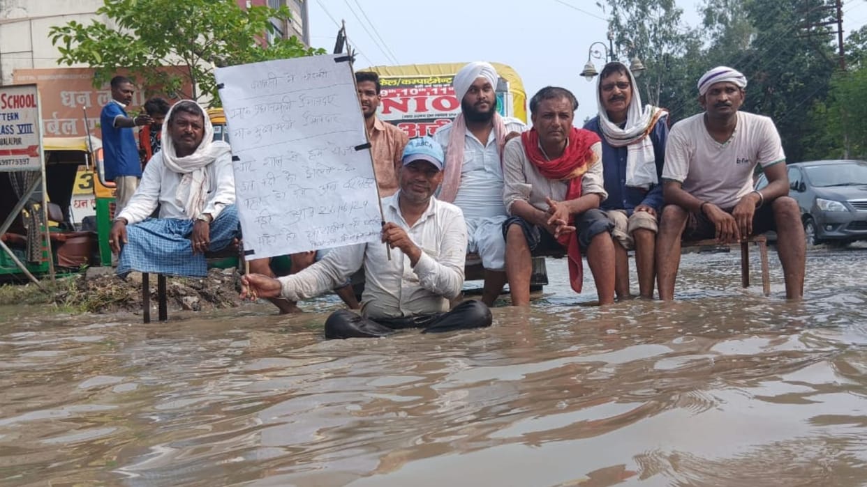Protest over waterlogging in varanasi rainwater accumulated on Chandmari to Bhojubir road people angry
