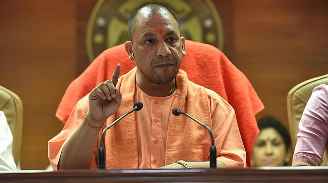 योगी ने आधी रात को अफसर शाही में किया बड़ा फेर बदल, जानिए किसको क्या मिला किससे क्या छिना ?