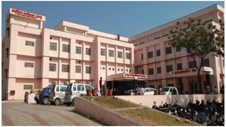 मेडिकल कॉलेज के प्रिंसिपल ने आरोपी छात्रों के खिलाफ दर्ज कराया केस।