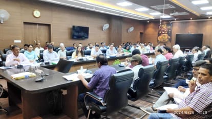 Review of development works in varanasi Commissioner gave orders regarding beneficiary oriented schemes