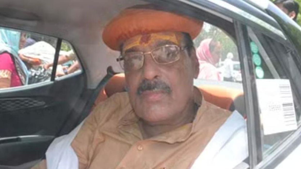 Former head priest of Kashi Vishwanath temple Kulpati Tiwari passed away