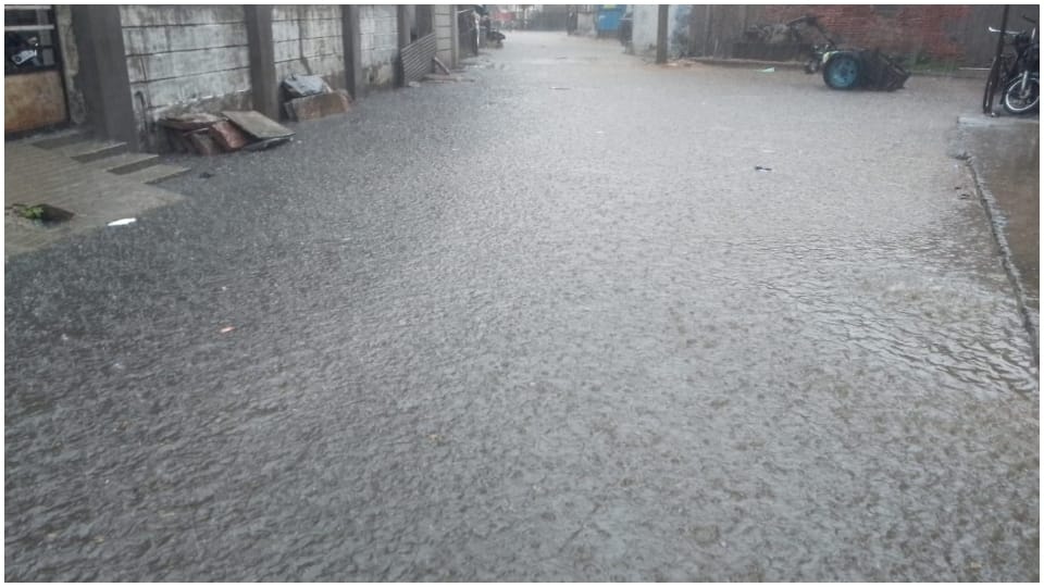 Okhla underpass filled with water due to heavy rains elderly man dies by drowning