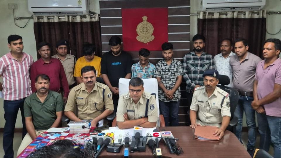 police arrested five accused of online betting in Korba