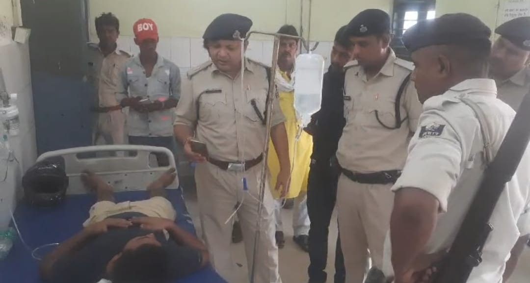 Bihar News Mob Beats Accused's Family in Father-Son Murder Case mob attempting lynching