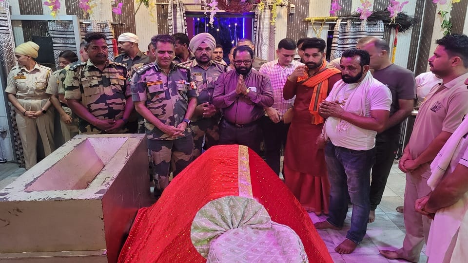 Baba Chamliyal fair organized on India-Pakistan border
