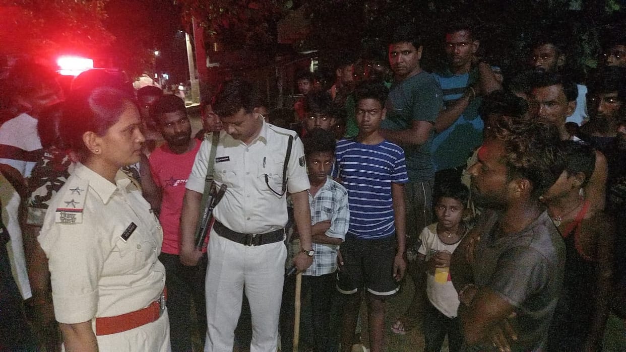 Bihar News: Miscreants created havoc in Jamui; Six youths were beaten, pelted stones at houses, Firing