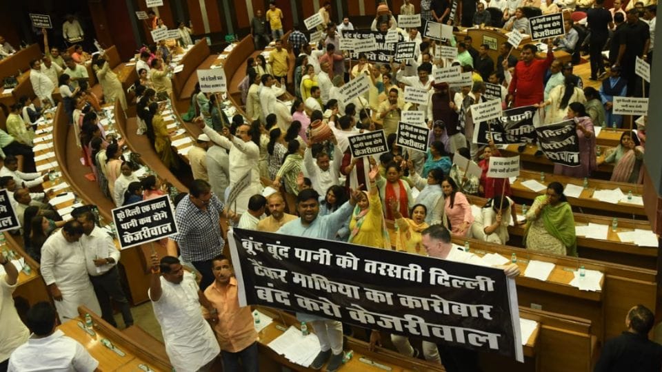BJP councilors create ruckus in MCD House meeting over water crisis and leakage