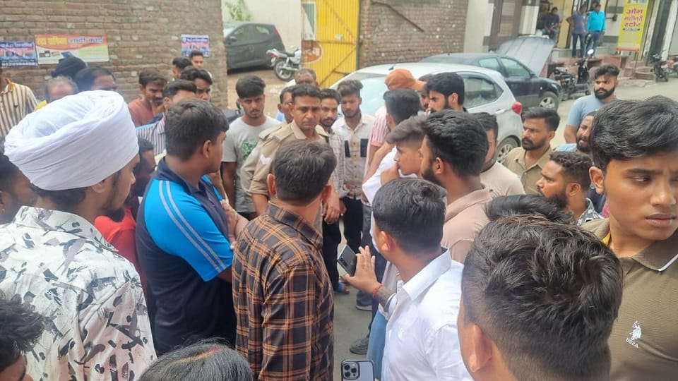 Bike riding miscreants opened fire on High Court advocate in rudrapur
