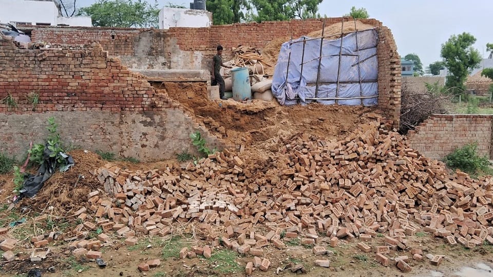 Couple and two daughters injured due to wall collapse