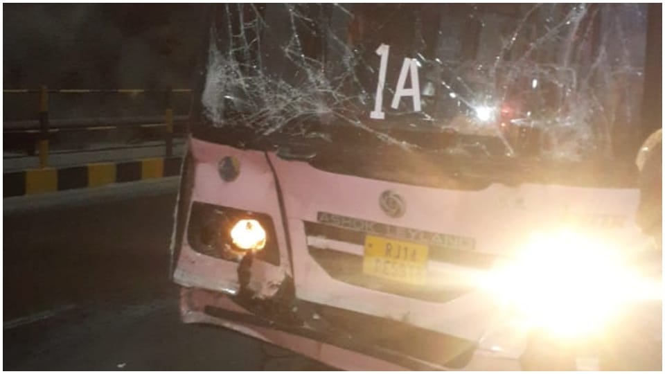 Jaipur News: Steering of low-floor bus failed bike collided youth seriously injured