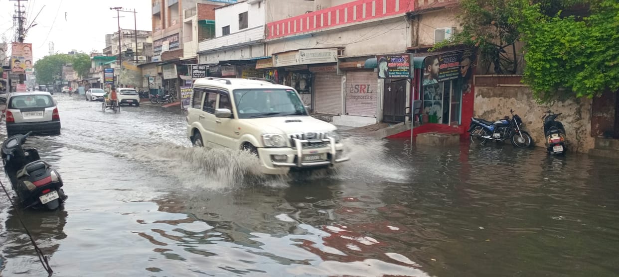 Rain In Kanpur, Departments claims proved wrong after one hour of rain, waterlogging and traffic jam