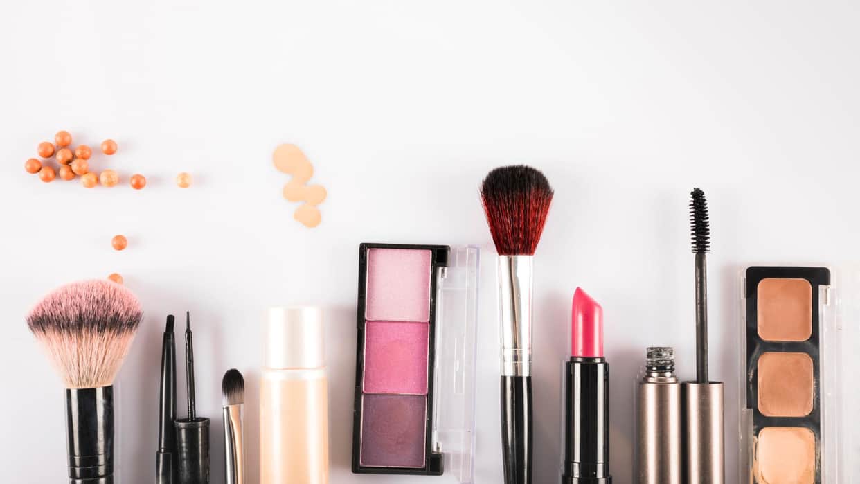 makeup buying tips for beginners in hindi makeup khareedte vakt in baton ka dhyan rakhein