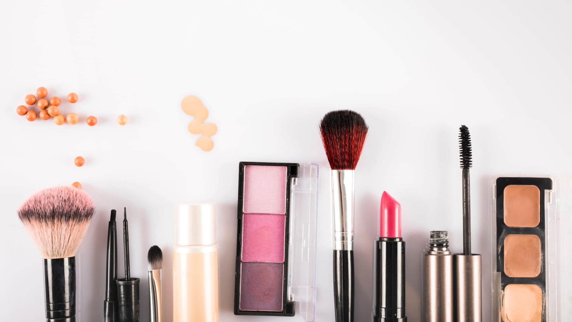 Regularly wearing make-up like lipstick, eyeshadow may increase the risk of developing asthma