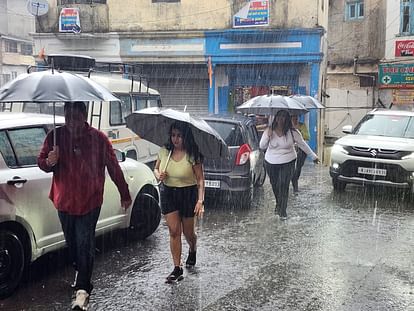 Uttarakhand Weather: दून समेत चार जिलों में भारी बारिश का येलो अलर्ट, नदियों का जलस्तर बढ़ने के आसार Uttarakhand Weather Update IMD Heavy Rainfall Yellow Alert in Four District