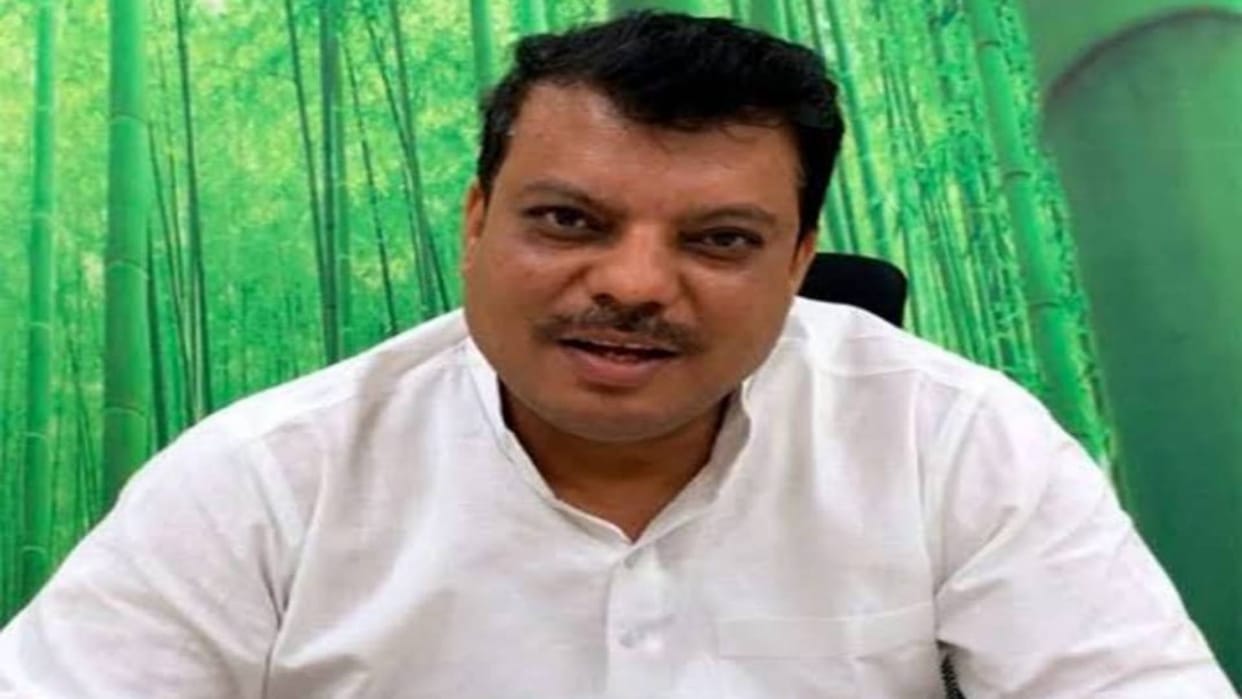 MP Congress Umang Singhar says CM sahab work is also strange he appointed corrupt officer in his own office