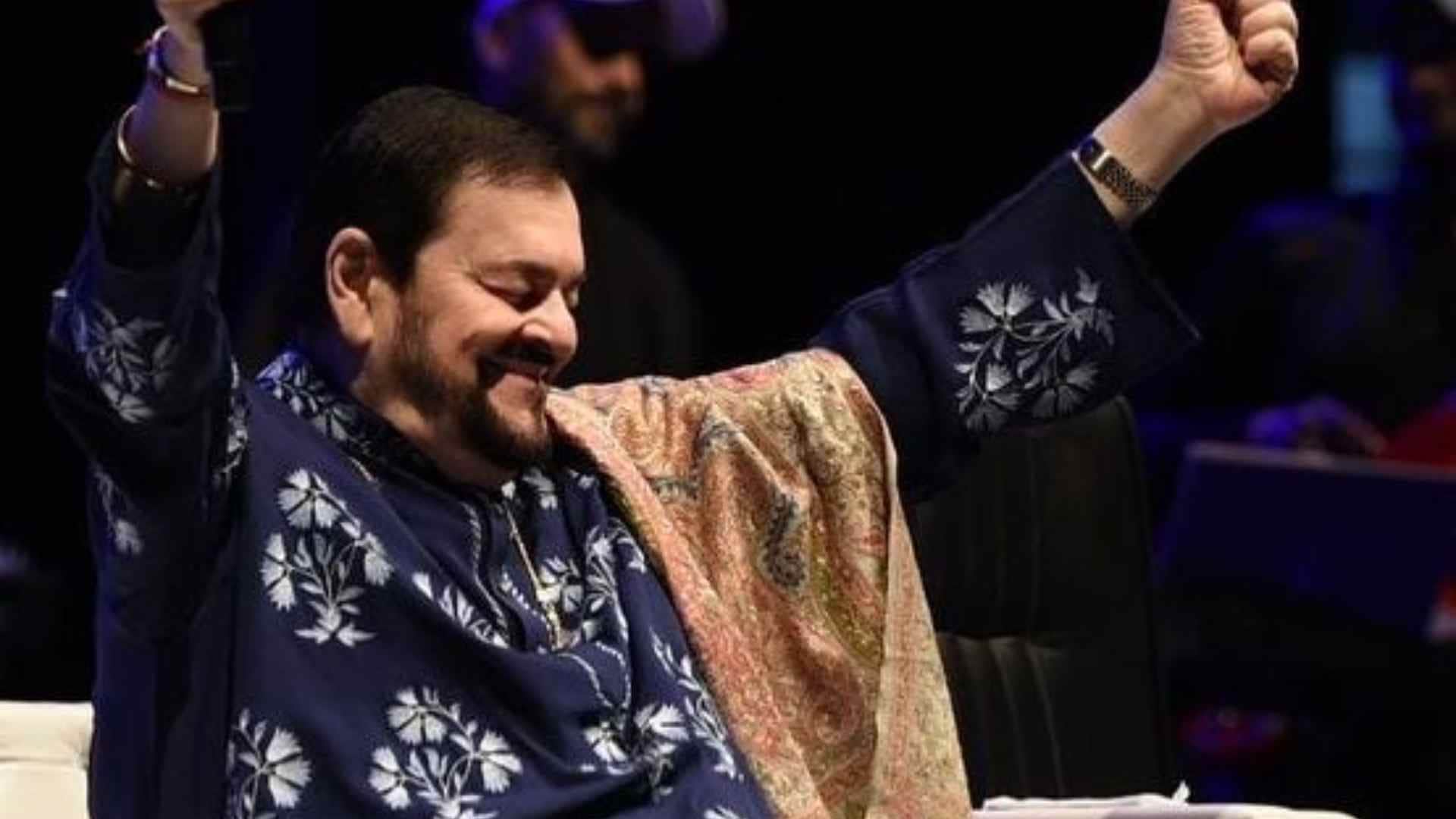 Nitin Mukesh Birthday Know singer career songs personal life and lesser known facts