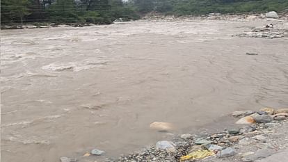 Uttarkashi News Dead Body of an unknown woman found on banks of Bhagirathi river