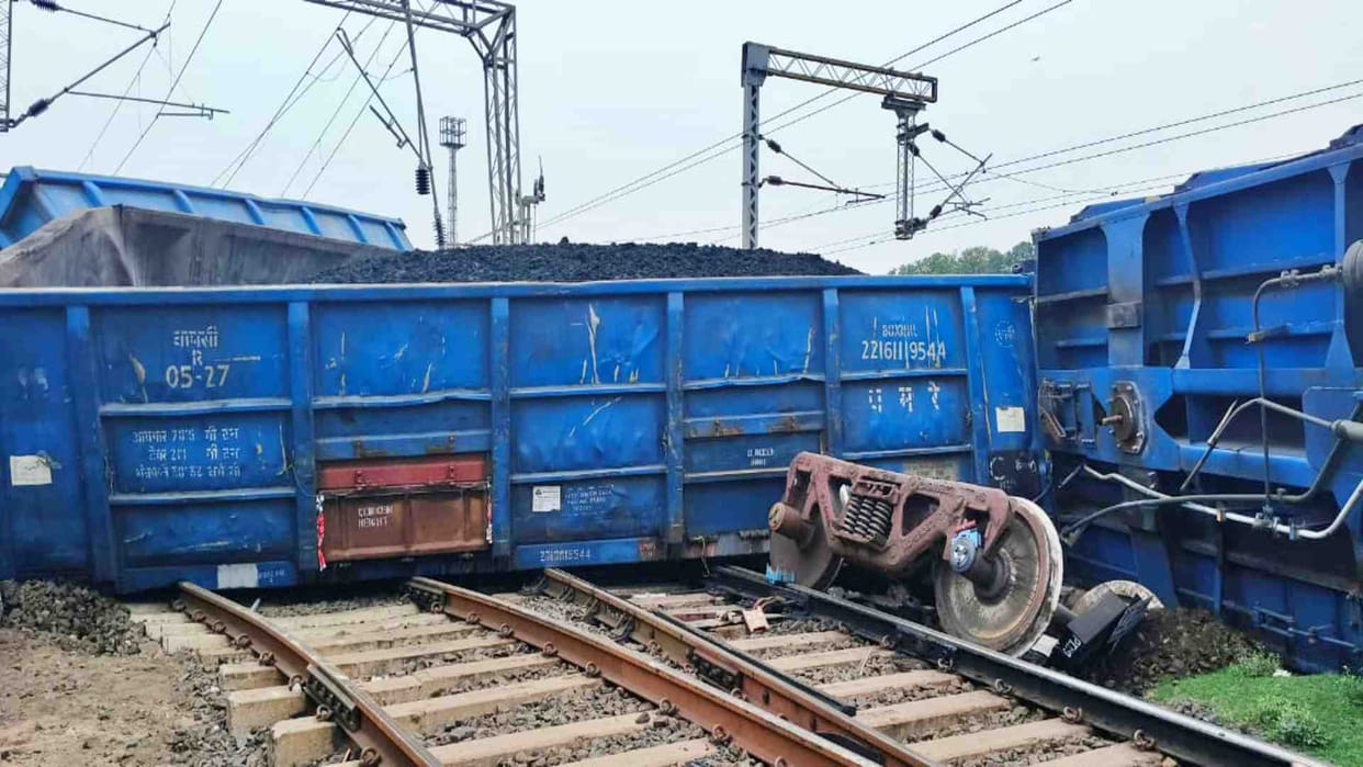 Shahdol News: Four coaches of a goods train derailed near Shahdol station yard