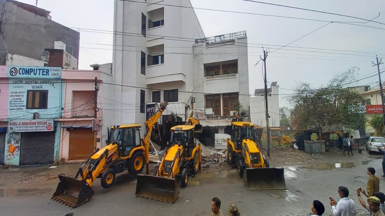 bareilly firing case bulldozer run on hotel and house of rajeev rana in Bareilly