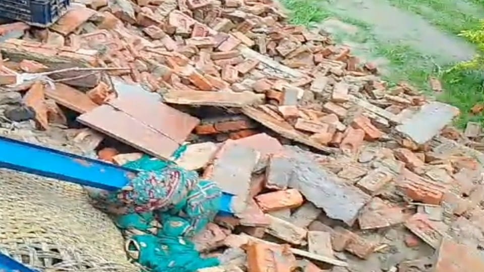 One dead seven injured after wall collapses due to rain in Gurugram