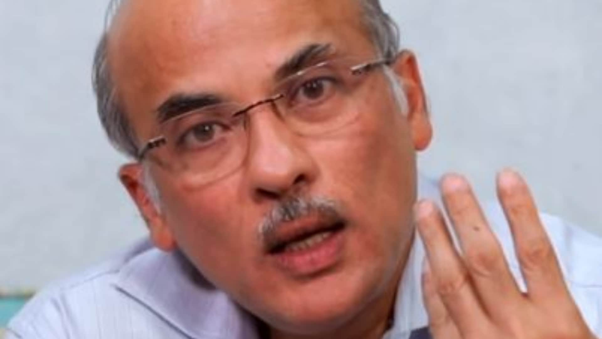 Directors Known For Making Family Movies nagesh kukunoor Suraj Barjatya Mira Nair Karan Johar